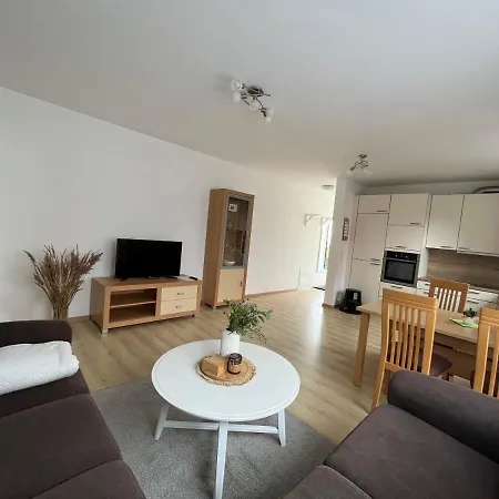 Schoene Mit Eigenem Stellplatz Apartmán *