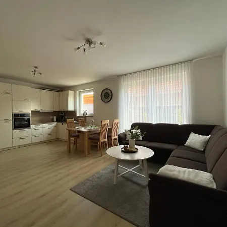 Schoene Mit Eigenem Stellplatz *