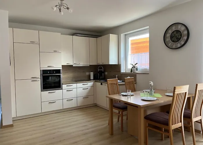 Schoene Mit Eigenem Stellplatz Appartamento *